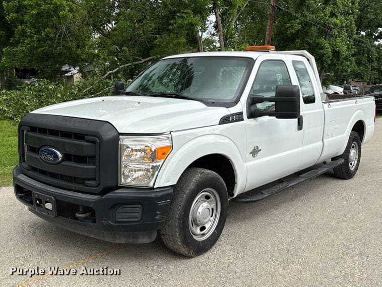2015 Ford F-250 Equipment Image0