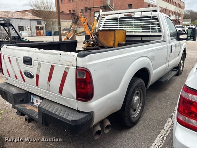 Image of Ford F-250 equipment image 3