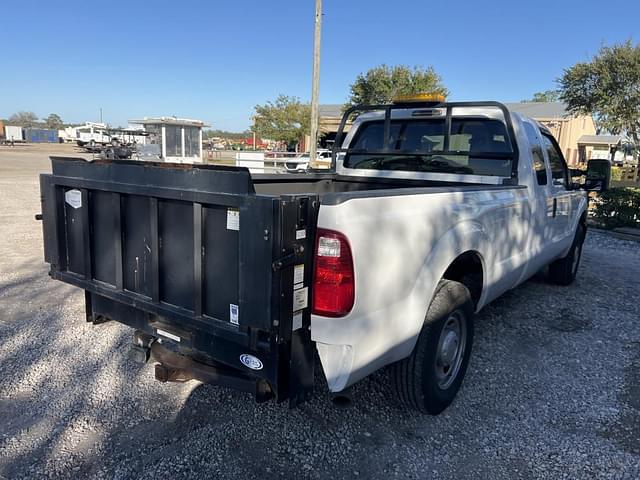 Image of Ford F-250 equipment image 2