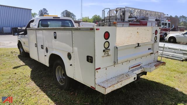 Image of Ford F-350 equipment image 1