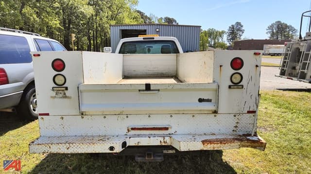 Image of Ford F-350 equipment image 3