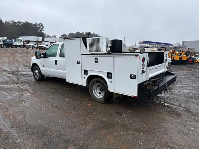 Image of Ford F-350 equipment image 2