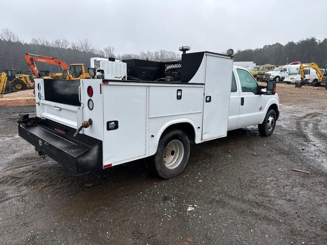 Image of Ford F-350 equipment image 4