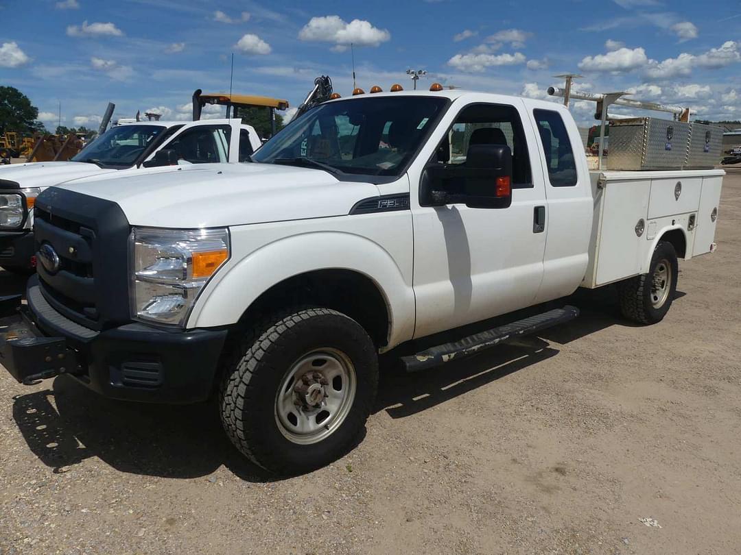 Image of Ford F-350 Primary image