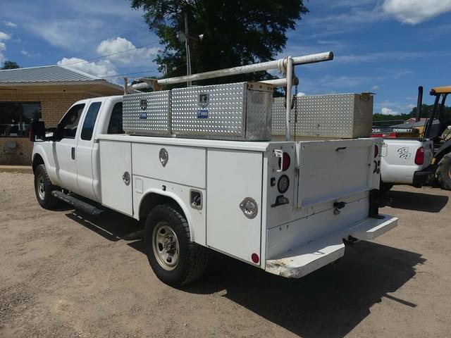 Image of Ford F-350 equipment image 3