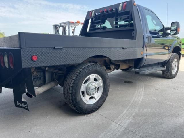 Image of Ford F-350 equipment image 4