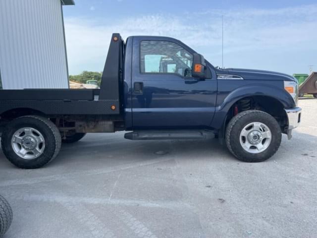Image of Ford F-350 equipment image 3