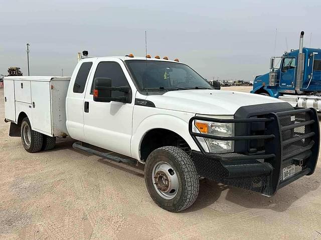 Image of Ford F-350 equipment image 1