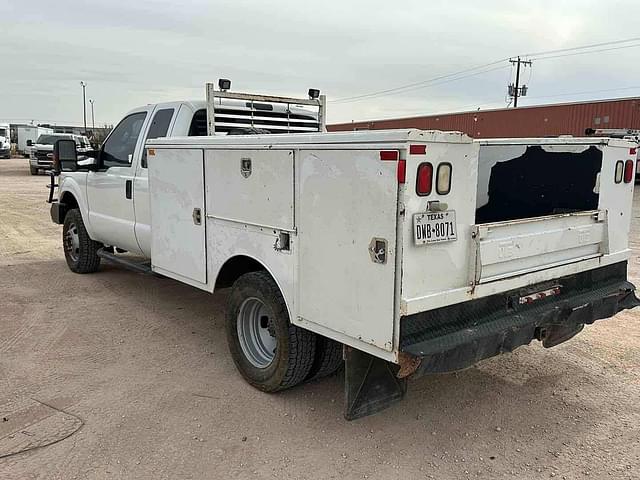 Image of Ford F-350 equipment image 3