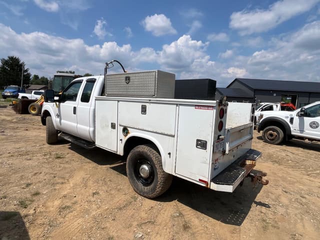 Image of Ford F-350 equipment image 4