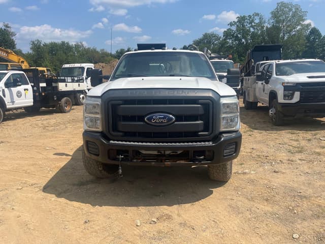 Image of Ford F-350 equipment image 2
