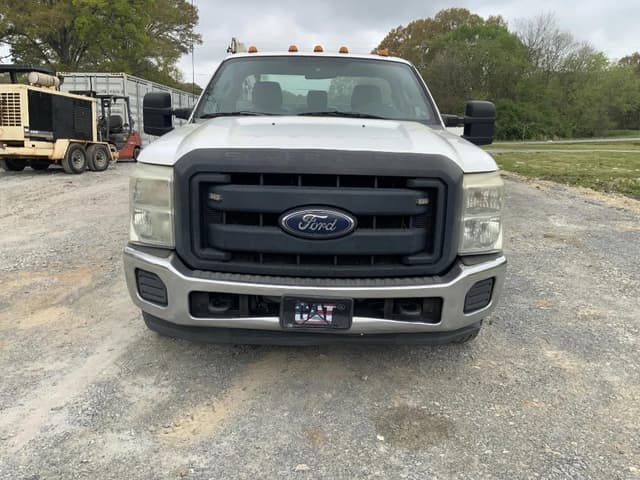 Image of Ford F-350 equipment image 1