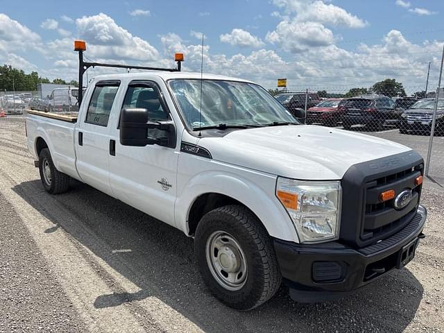 Image of Ford F-350 equipment image 3