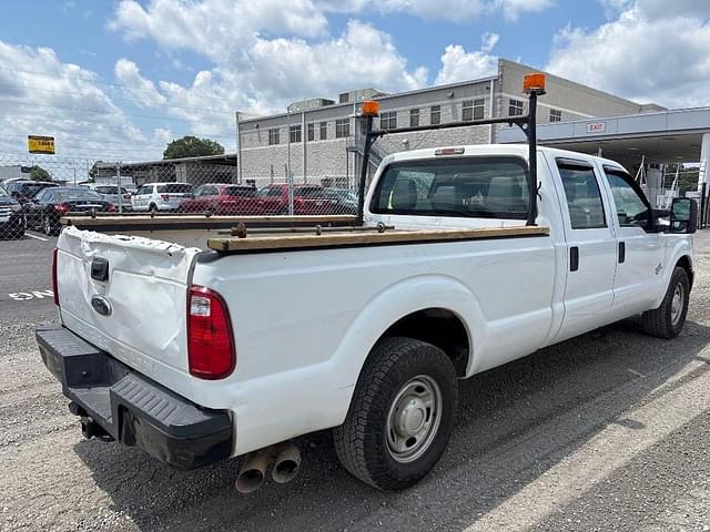 Image of Ford F-350 equipment image 2