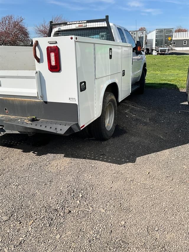 Image of Ford F-350 equipment image 4