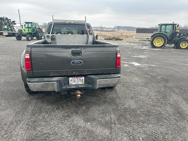 Image of Ford F-350 equipment image 2