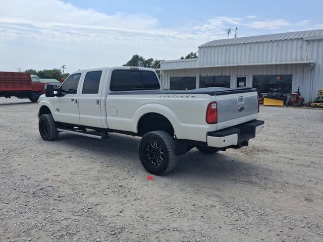 Image of Ford F-350 equipment image 3