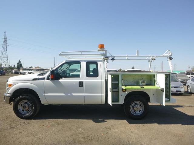 Image of Ford F-350 equipment image 4