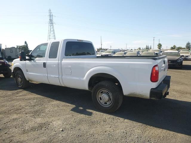 Image of Ford F-350 equipment image 3