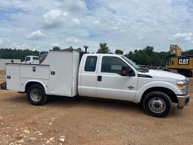 Image of Ford F-350 equipment image 3