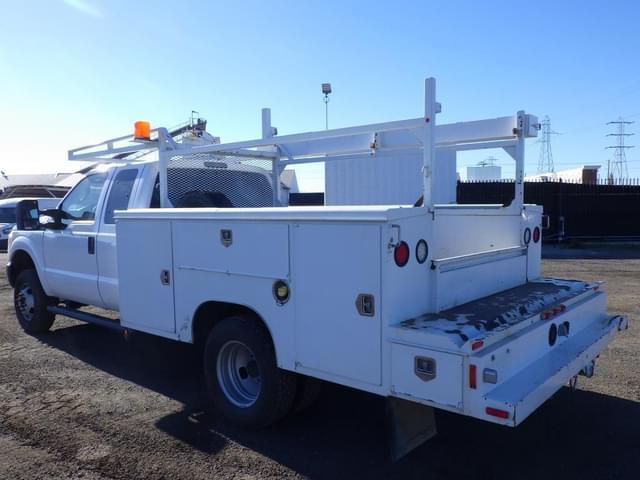 Image of Ford F-350 equipment image 3