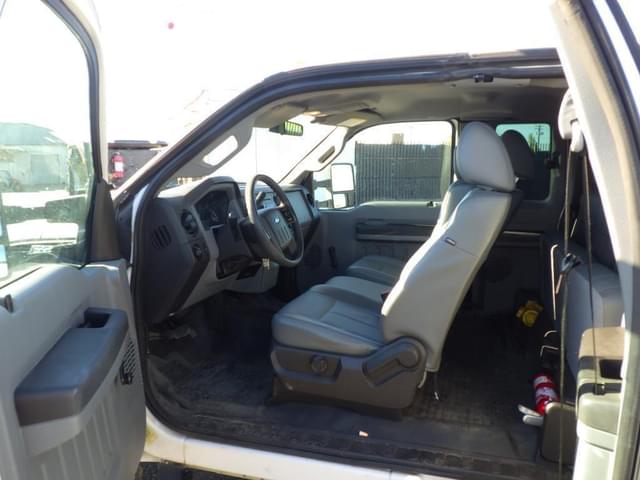 Image of Ford F-350 equipment image 4