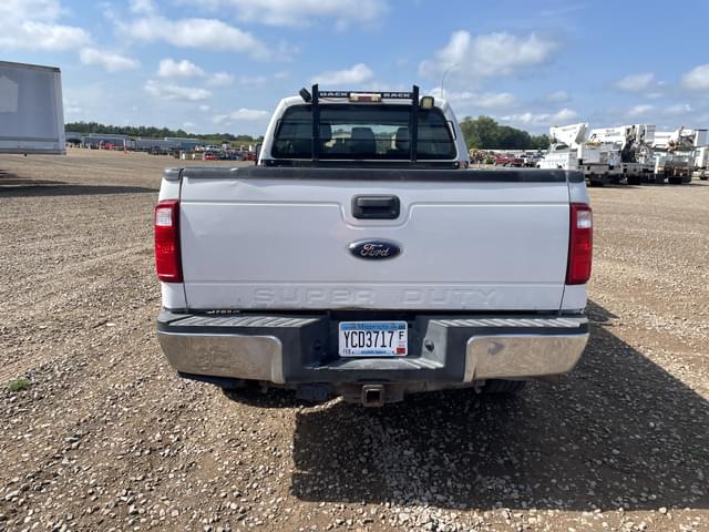 Image of Ford F-350 equipment image 3