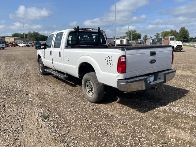 Image of Ford F-350 equipment image 2