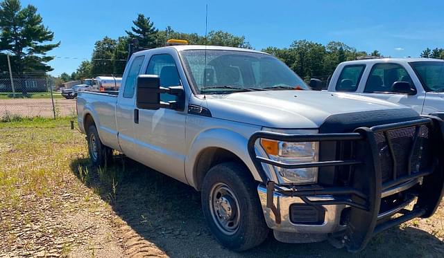 Image of Ford F-350 equipment image 3