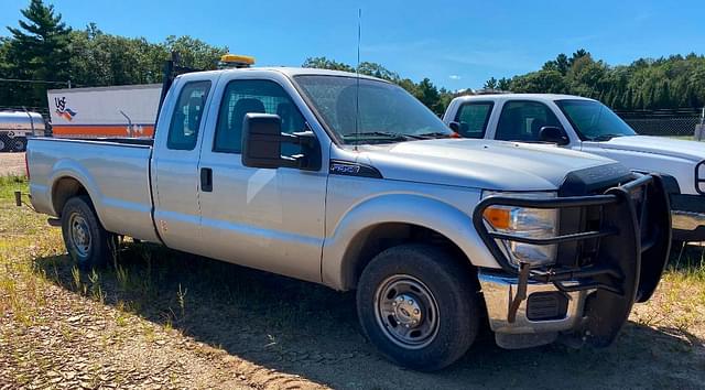 Image of Ford F-350 equipment image 4