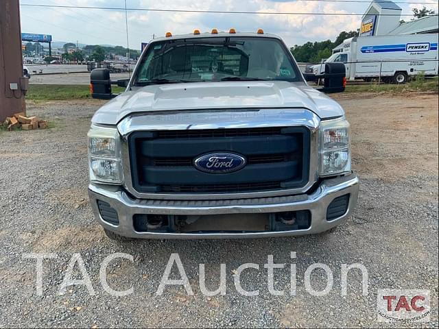 Image of Ford F-350 equipment image 1