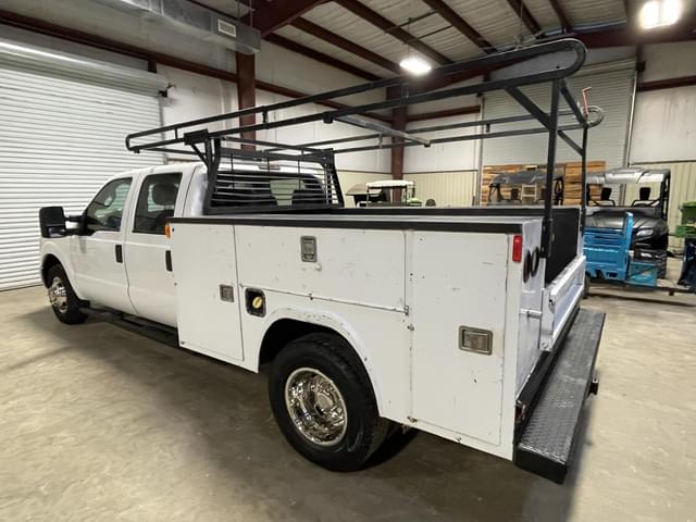 Image of Ford F-350 equipment image 3
