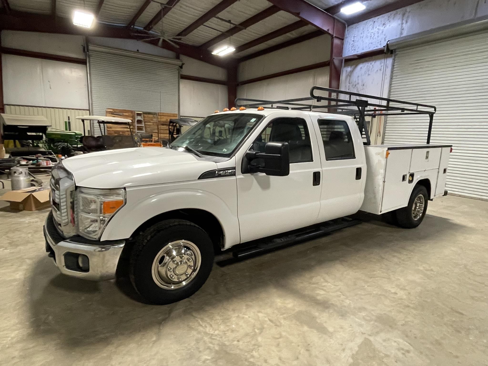 2015 Ford F-350 Equipment Image0