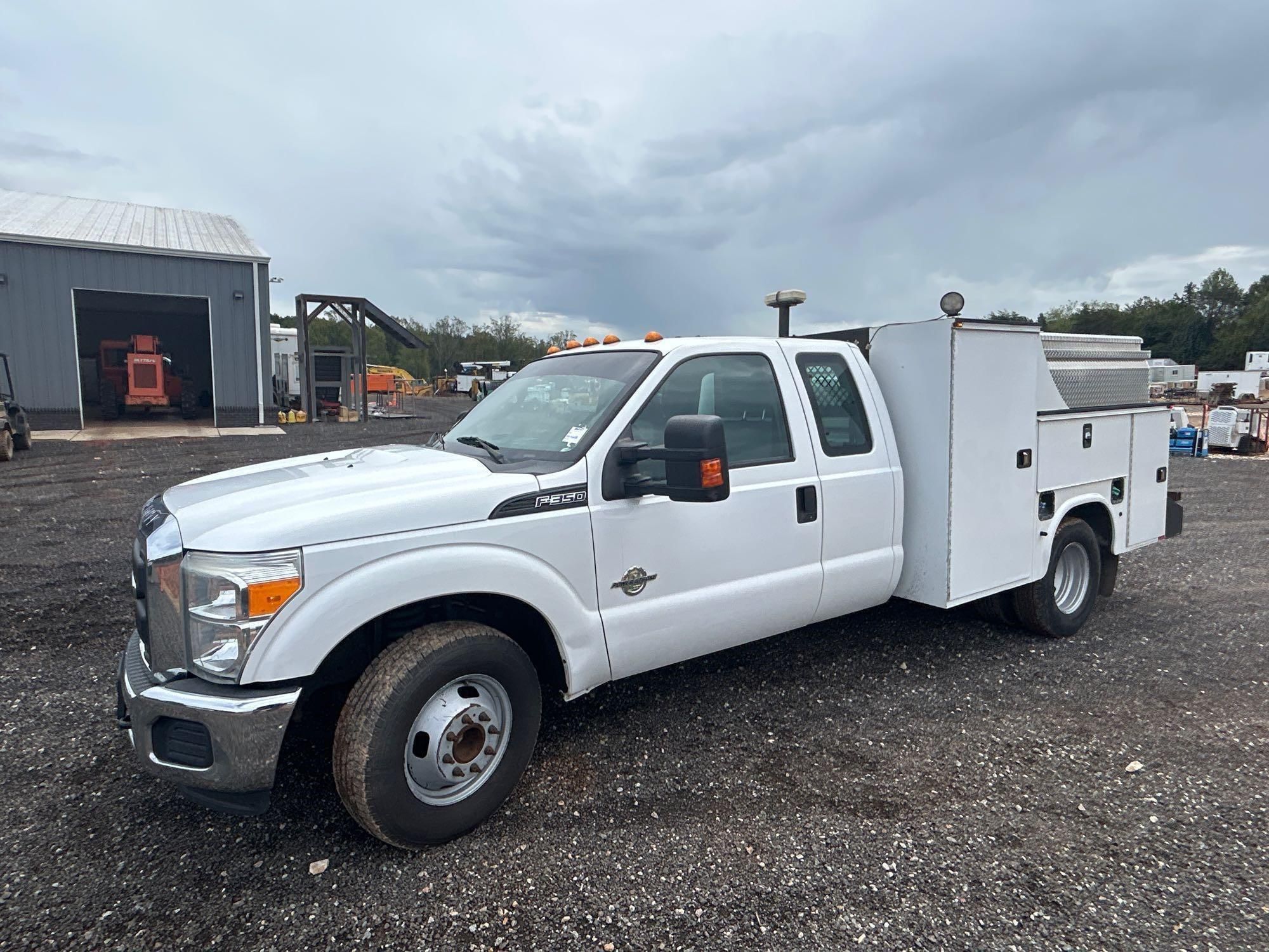 2015 Ford F-350 Equipment Image0