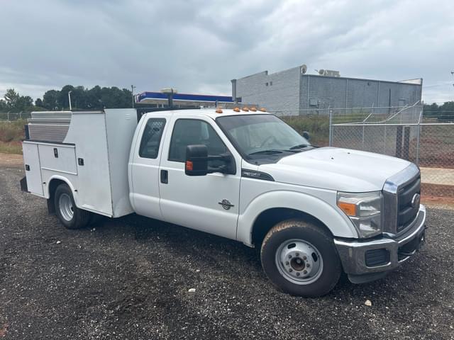 Image of Ford F-350 equipment image 1
