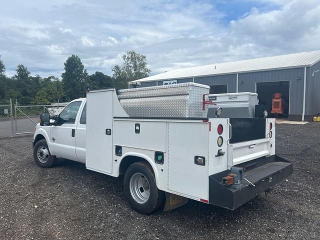 Image of Ford F-350 equipment image 3