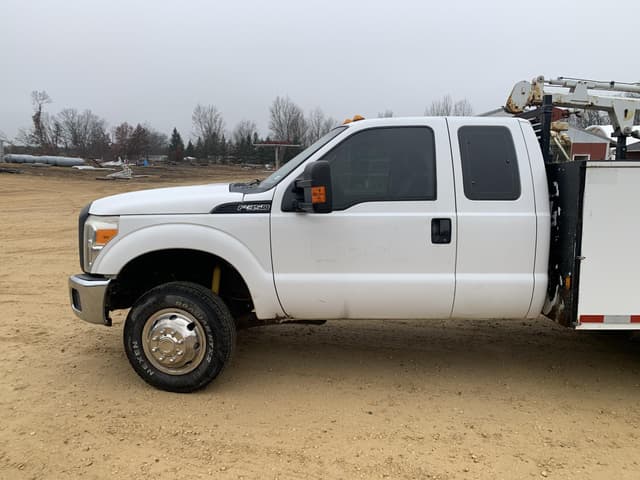 Image of Ford F-350 equipment image 3