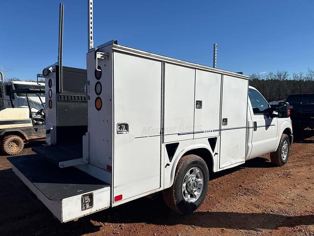 Image of Ford F-350 equipment image 4