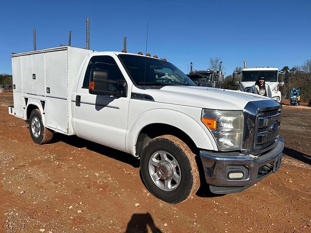 Image of Ford F-350 equipment image 3