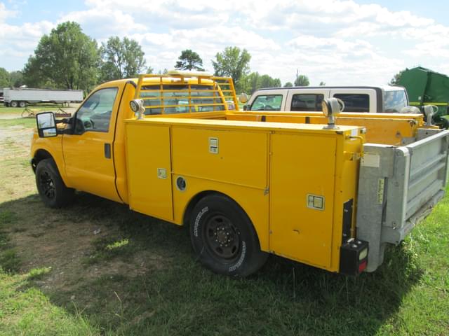 Image of Ford F-350 equipment image 3