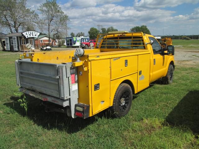 Image of Ford F-350 equipment image 2