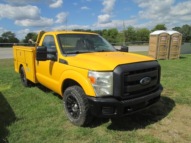 Image of Ford F-350 equipment image 1
