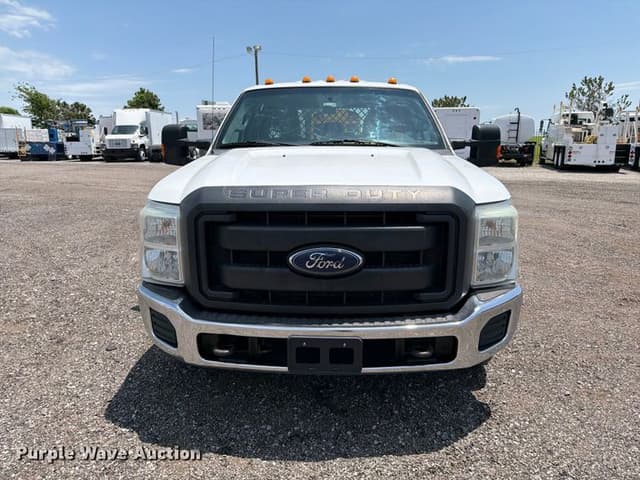 Image of Ford F-350 equipment image 1