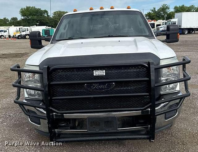Image of Ford F-350 equipment image 1