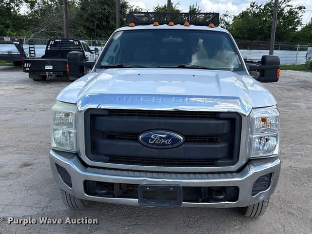 Image of Ford F-350 equipment image 1