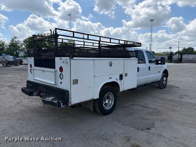 Image of Ford F-350 equipment image 4