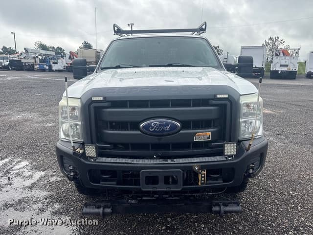 Image of Ford F-350 equipment image 1