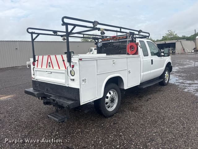 Image of Ford F-350 equipment image 4