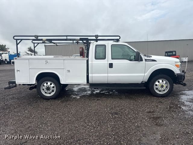 Image of Ford F-350 equipment image 3