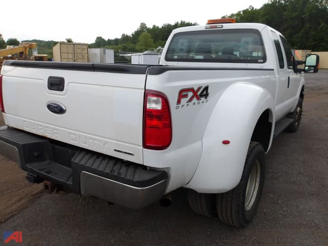 Image of Ford F-350 equipment image 4